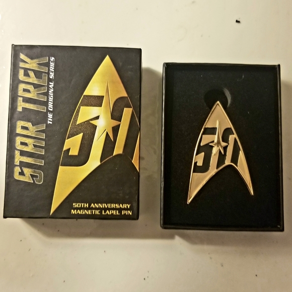 Star Trek 50th Anniversary Magnet - Picture 2 of 5